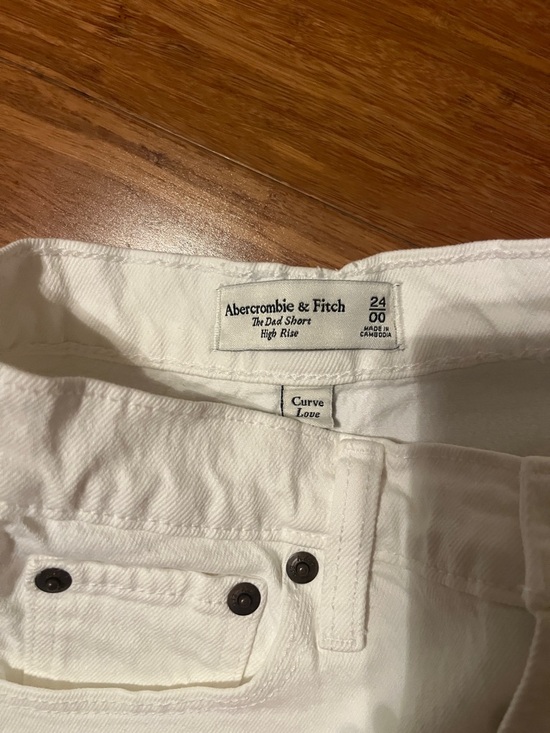 Abercrombie and Fitch Dad short White Frayed Hem Women's Denim shorts - Picture 3 of 4